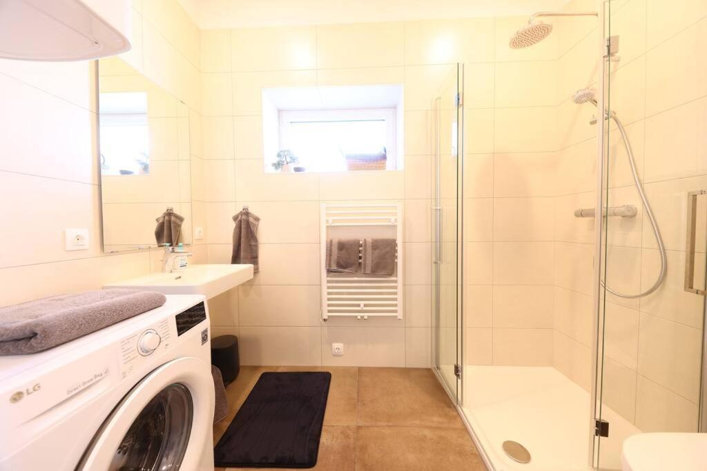 Ferienwohnung Wohnen Bahnstrasse 5 Klagenfurt am Wörthersee Exterior foto
